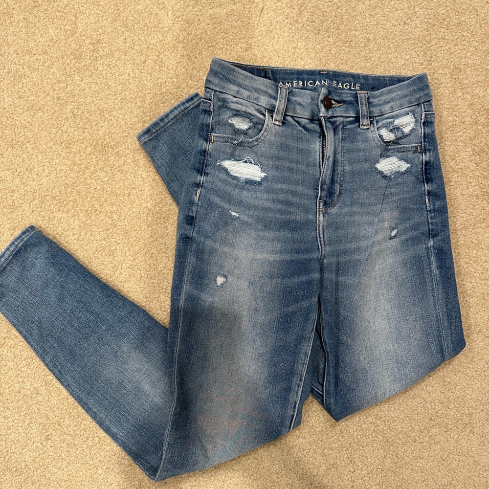 American Eagle jeans, no rips in legs- size 0 short. 🔥 offers always accepted!